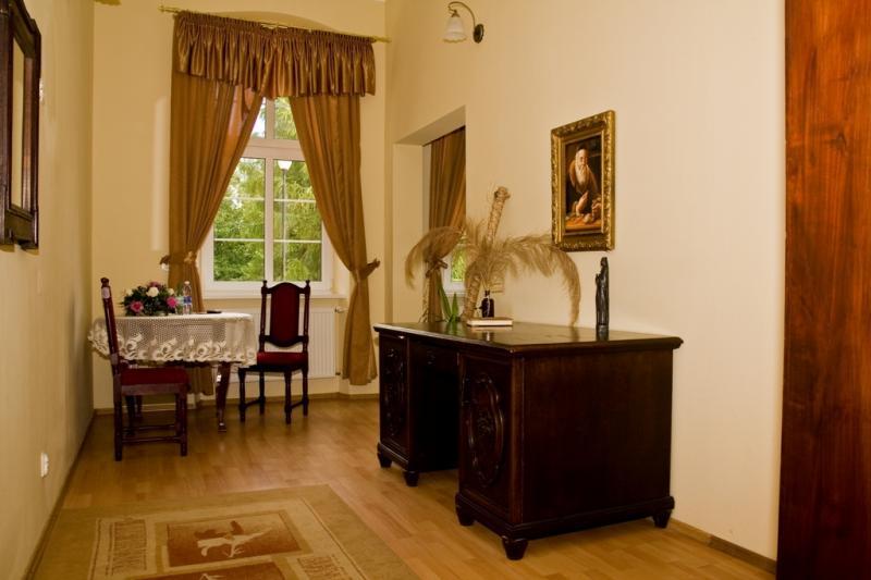 Hotel Ksiycowy Dworek