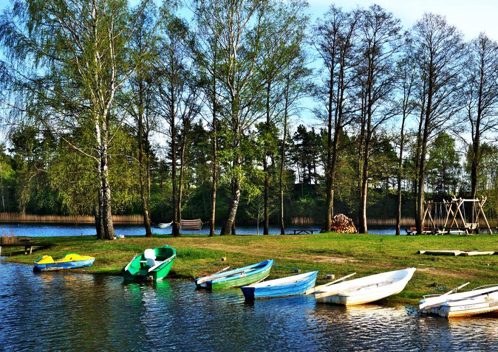 Domki caoroczny i pokoje nad jeziorem Boksze na Suwalszczynie